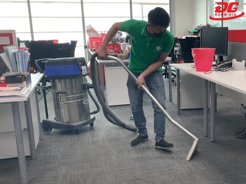 chọn máy hút bụi thảm văn phòng
