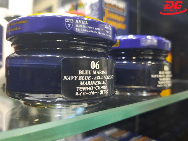 Xi giày màu xanh navy