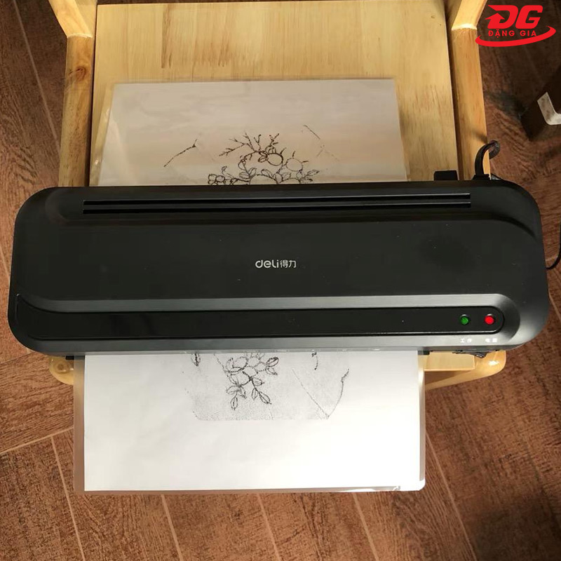 Máy ép thương hiệu Deli có thiết kế hiện đại, nhỏ gọn