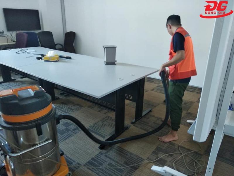 Vệ sinh công nghiệp giúp giảm thiểu tình trạng ô nhiễm do bụi bẩn, vi khuẩn