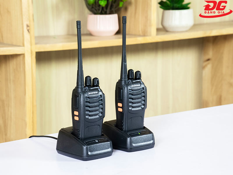 Máy bộ đàm cầm tay dùng trong gia đình Baofeng BF888S