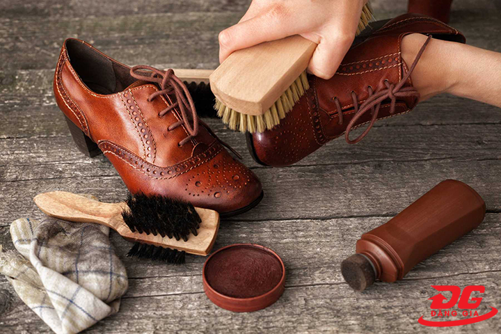 Cách sơn giày da tại nhà