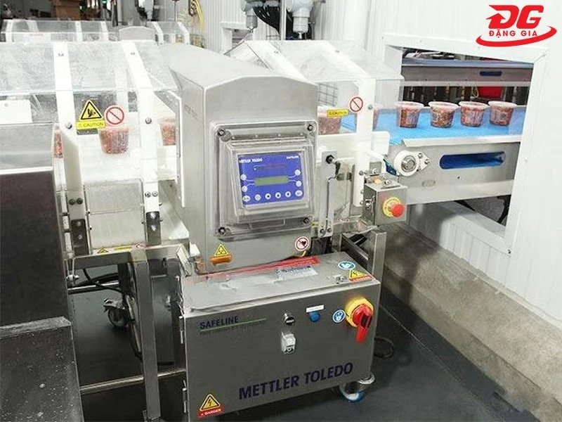 Máy dò kim loại Mettler Toledo dạng đường hầm dây chuyền