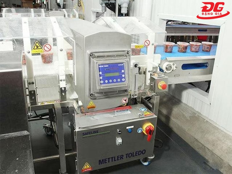 Máy dò kim loại Mettler Toledo dạng đường hầm dây chuyền