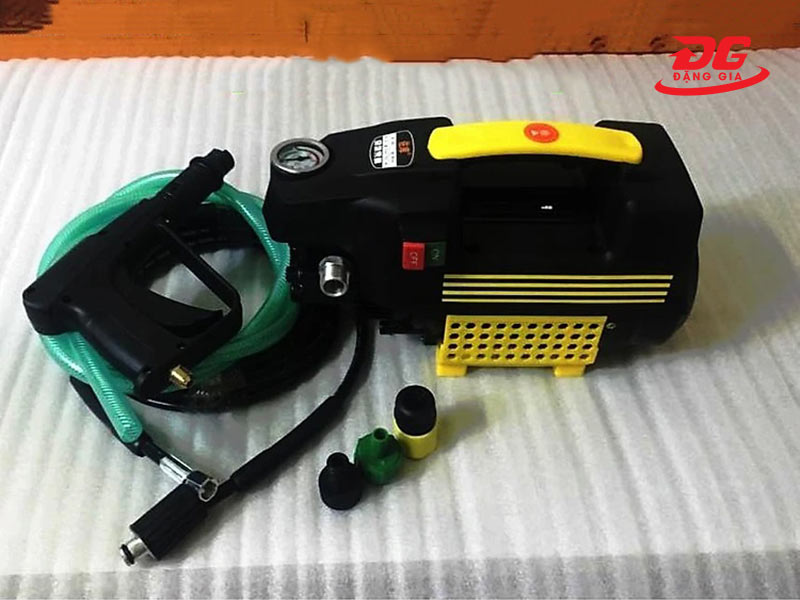 Máy phun rửa xe Sakura 1800W