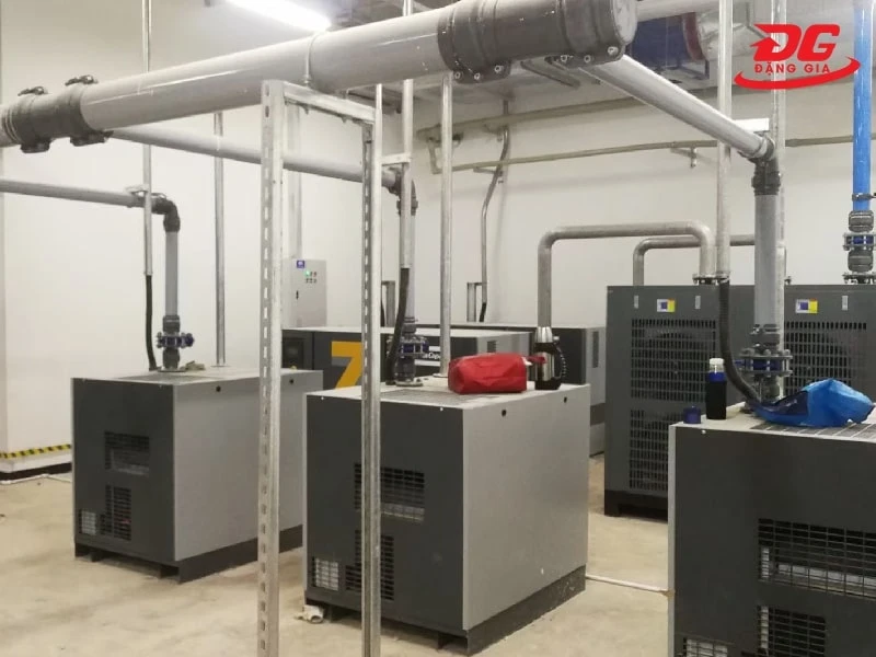 Phòng đặt máy bơm hơi nhiệt cao khiến thiết bị nhanh nóng hơn