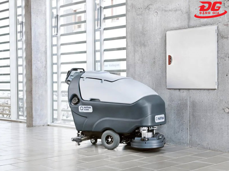 Máy chà sàn liên hợp Nilfisk SC800 chạy bình ắc quy