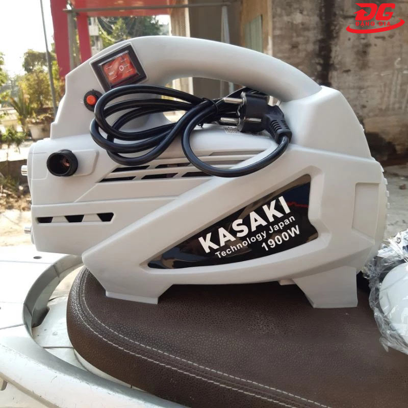 Máy rửa xe Kasaki giá tốt, nhỏ gọn tiện lợi, chất lượng cao