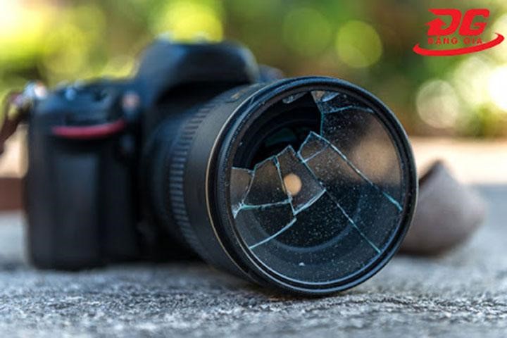 Vỡ kính lens máy ảnh bạn không nên quá lo lắng