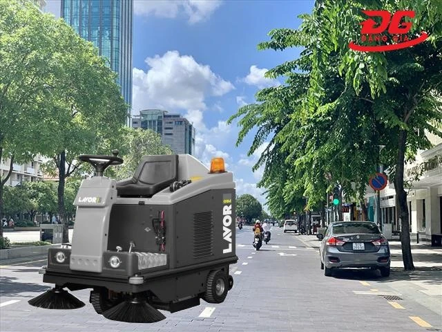 Xe quét rác ngồi lái  SWL R1000 ST đến từ thương hiệu Lavor