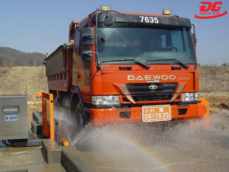 Cầu rửa xe là thiết bị không thể thiếu tại các công trường xây dựng