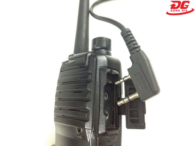 Sử dụng cáp nối để liên kết bộ đàm với máy tính