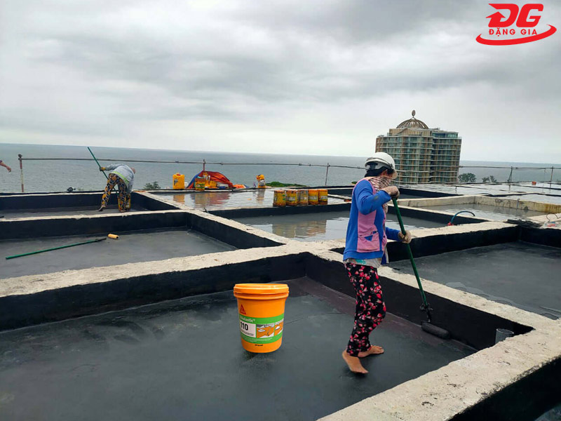 Sử dụng Sika để chống thấm sàn mái