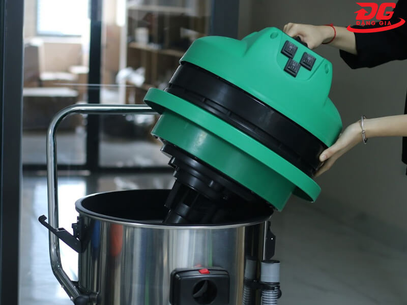 máy hút bụi vẫn chạy nhưng không hút được