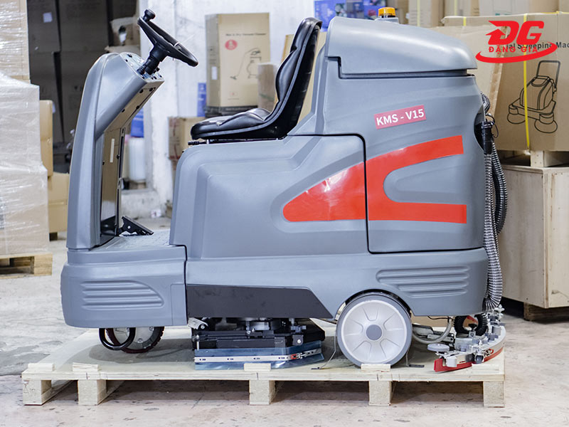 Máy chà sàn ngồi lái Kumisai chính hãng model KMS V15