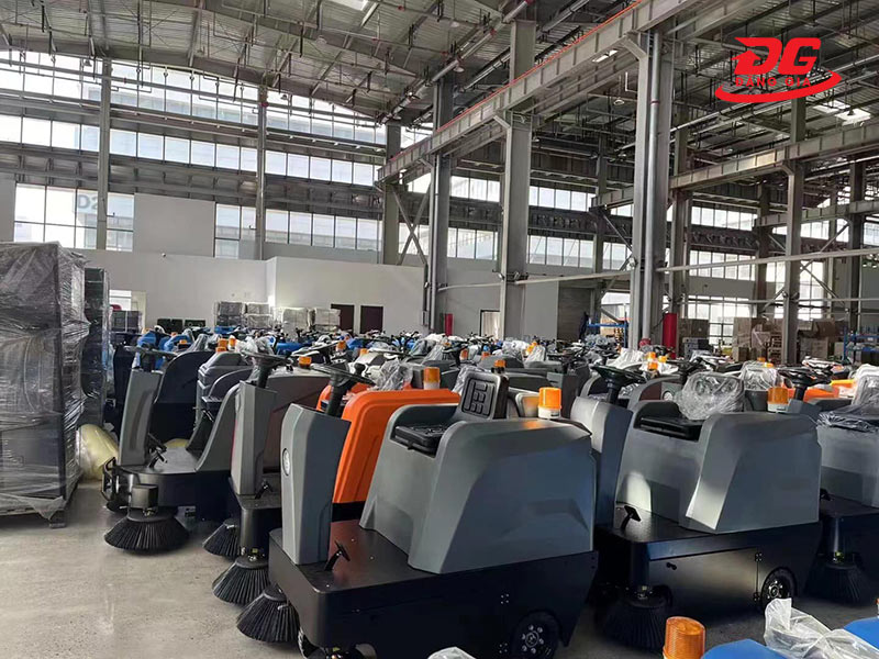 Có sẵn nhiều model xe quét rác tại kho với giá bán cực kỳ ưu đãi