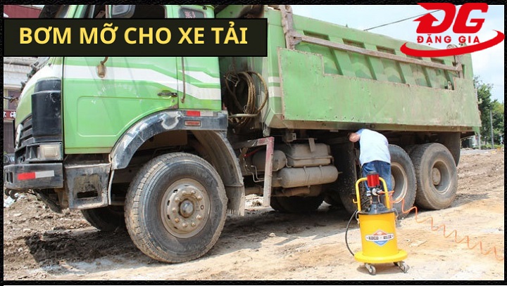 Bơm mỡ cho xe tải
