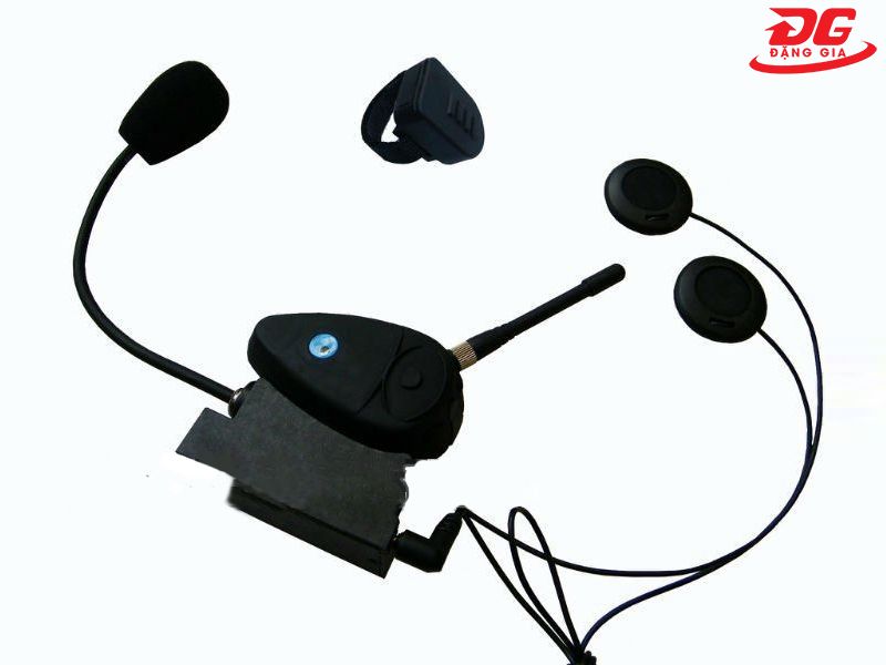 Bộ đàm gắn vào nón bảo hiểm Intercom 2000m