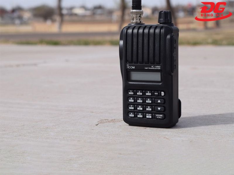 Bộ đàm mini ICOM IC-V80 liên lạc khoảng cách xa