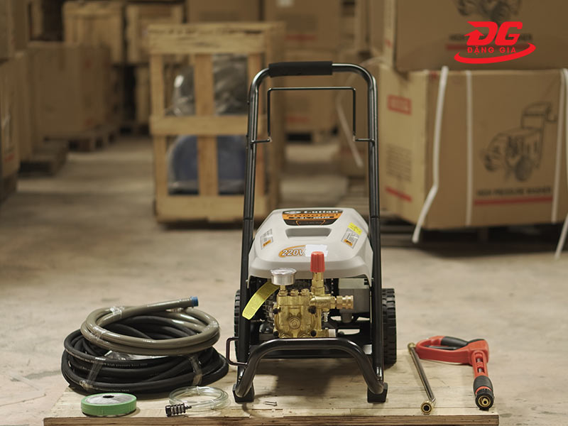 Máy xịt rửa xe cao áp Lutian model LT-16MC