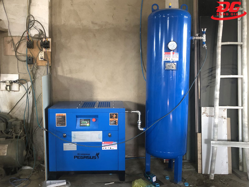 Đặt máy nén khí ở nơi bằng phẳng, khô ráo