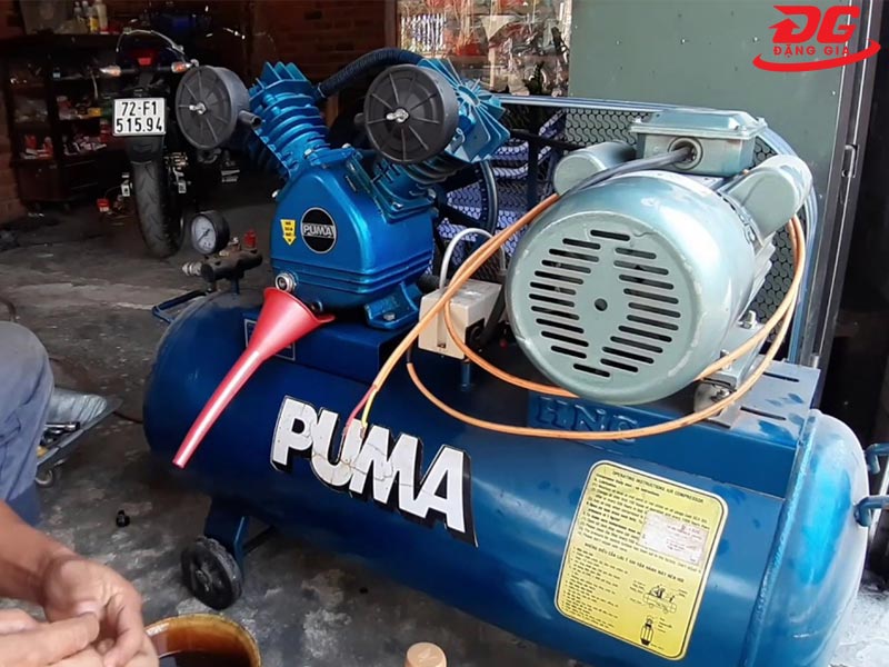 Thay dầu nhớt cho máy nén hơi định kỳ