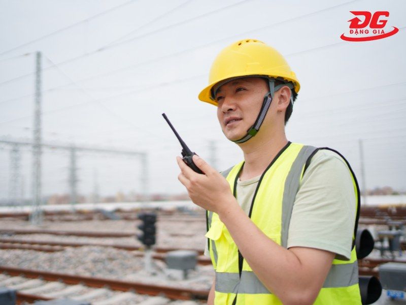 Sử dụng micro bộ đàm cần nói rõ ràng, ngắn gọn