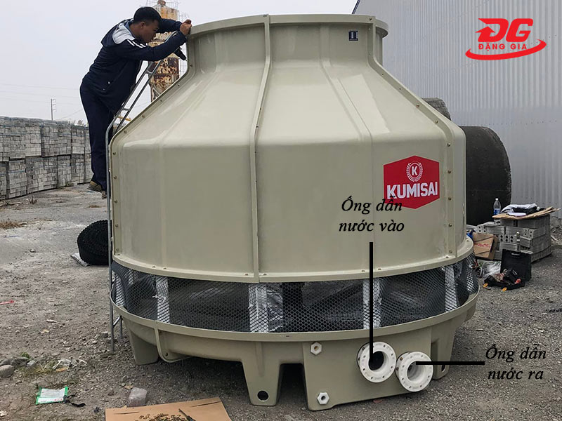 Vị trí lắp ống dẫn nước ra và vào trong tháp