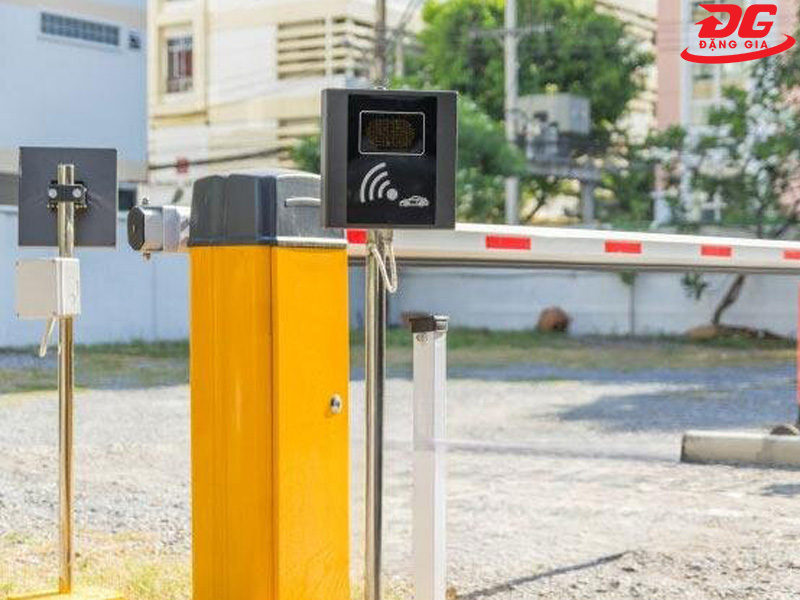 Đầu đọc thẻ từ xa của barie thông minh