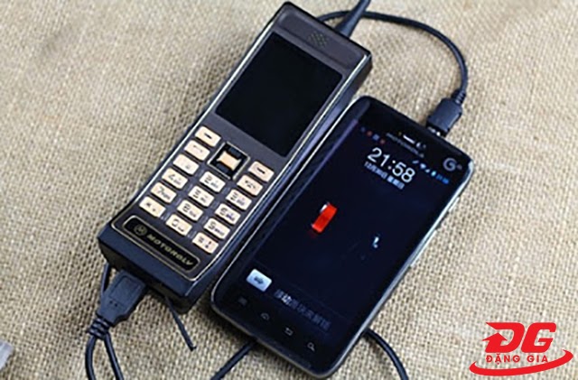 Khả năng làm sạc di động trên điện thoại MT8800 