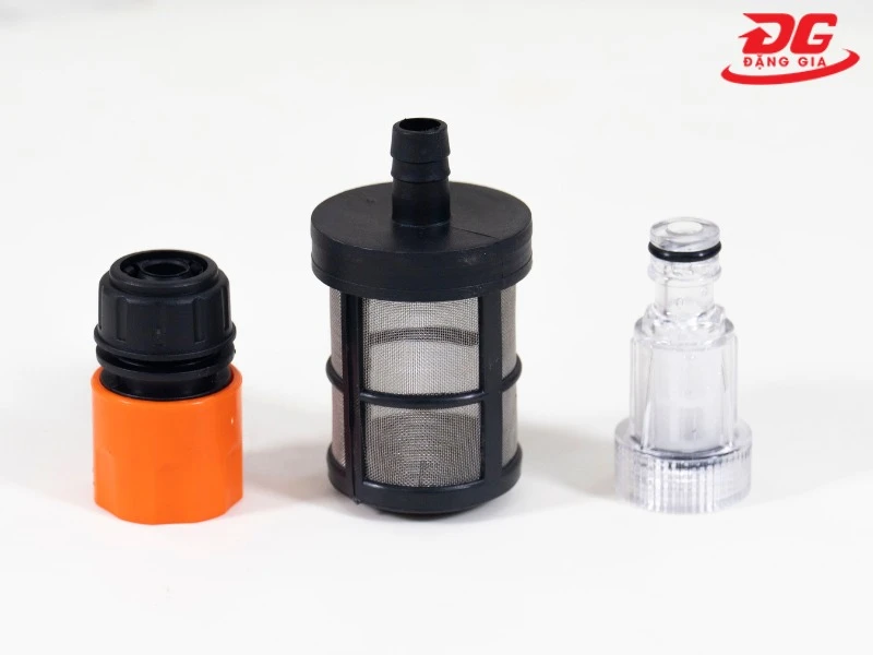 Lắp đầu lọc ngăn cặn bẩn cho máy rửa xe mini