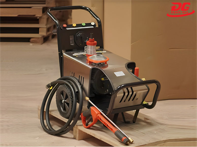 Máy rửa xe cao áp