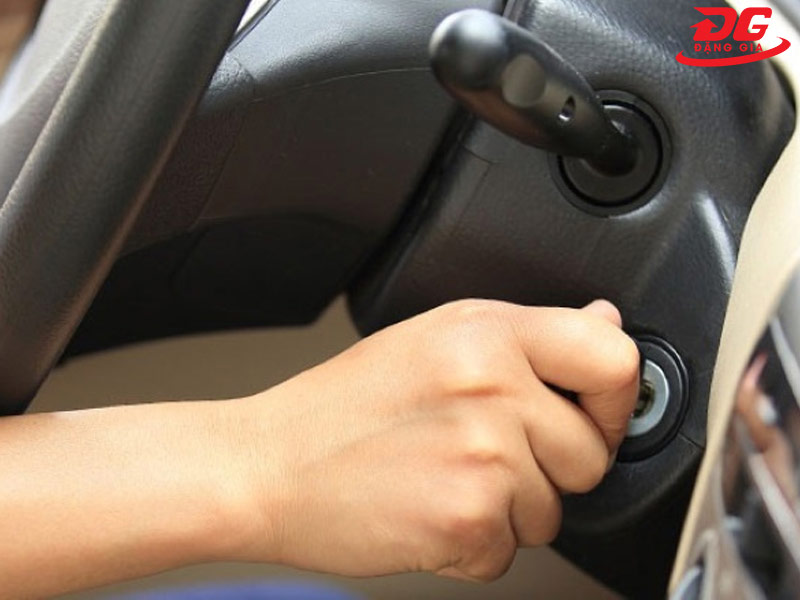 Xe ô tô không thể khởi động là dấu hiệu cho thấy máy phát điện gặp vấn đề