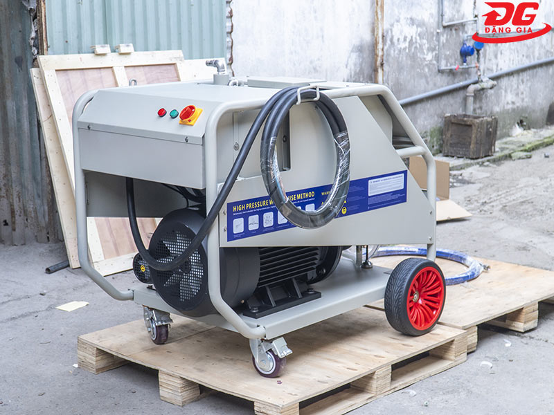 Máy phun rửa hơi nước nóng ở Vũng Tàu