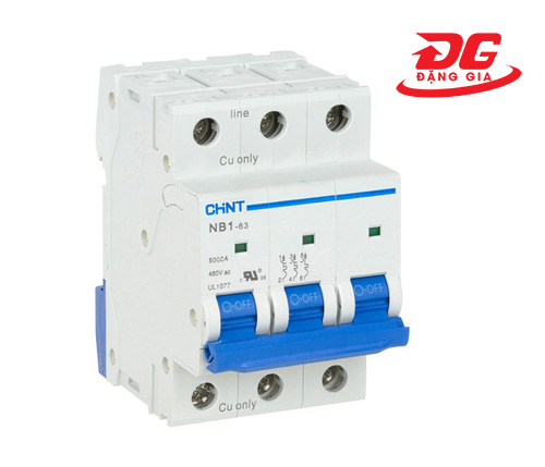 At tô mát máy rửa xe