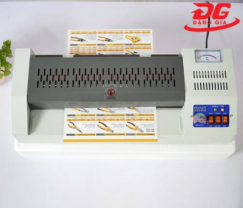 Máy ép plastic YT 320 2