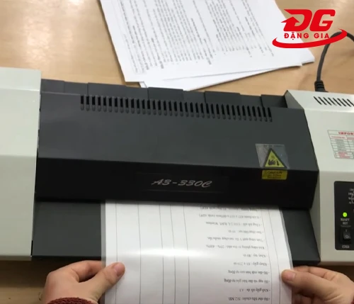 Máy ép plastic A3 YT330E 4