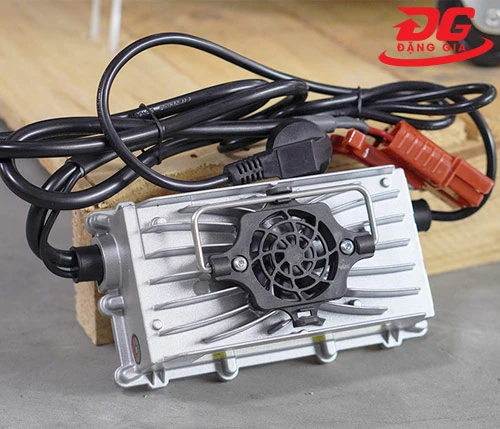 Máy hút bụi công nghiệp Kumisai KMS 602T (dùng ắc quy) 5