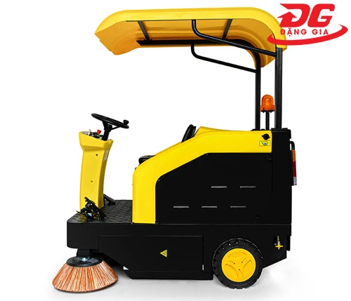 Xe quét rác ngồi lái Kumisai KMS 65 4