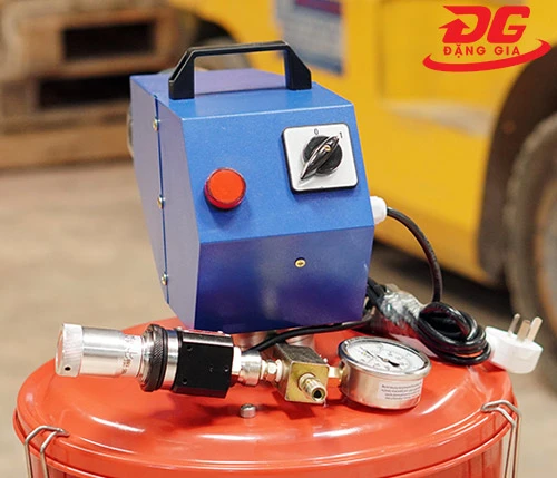 Máy bơm mỡ bằng điện Palada PD 6040  3