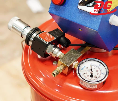 Máy bơm mỡ bằng điện Palada PD 6040  4