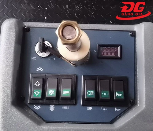 Xe quét rác ngồi lái Kumisai KMS-1350E 4