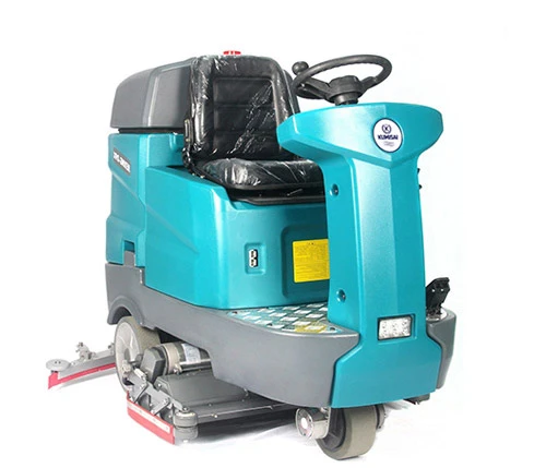 Xe quét rác ngồi lái tích hợp chà sàn Kumisai KMS D9X 3