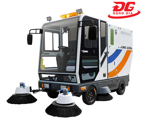 Xe quét rác ngồi lái Kumisai KMS 2200