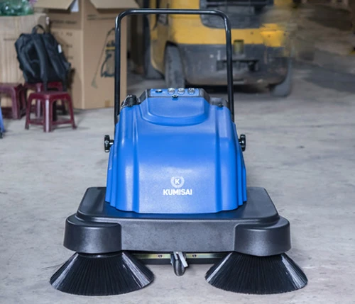 Máy quét rác đẩy tay chạy ắc quy Kumisai KMS 690 4