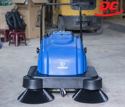 Máy quét rác đẩy tay chạy ắc quy Kumisai KMS 690 3