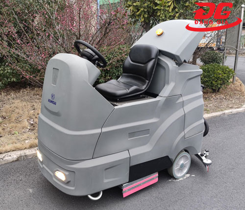 Máy chà sàn ngồi lái Kumisai KMS 245