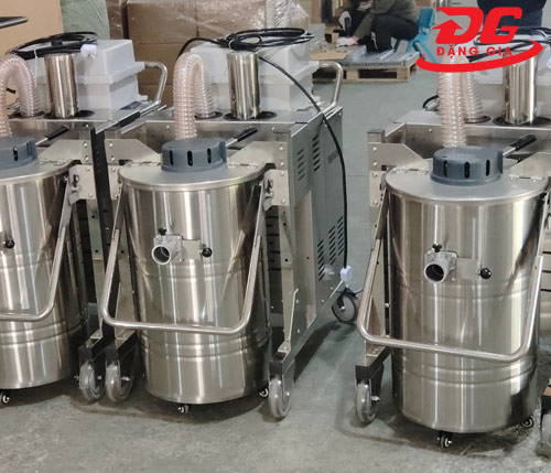 Máy hút bụi công nghiệp Kumisai KMS 01, dung tích 30L, công suất 4000W, diện tích sử dụng 100 - 150m2