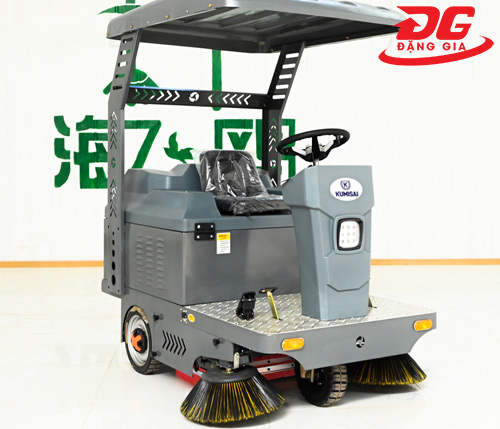 Xe quét rác ngồi lái Kumisai KMS 160E