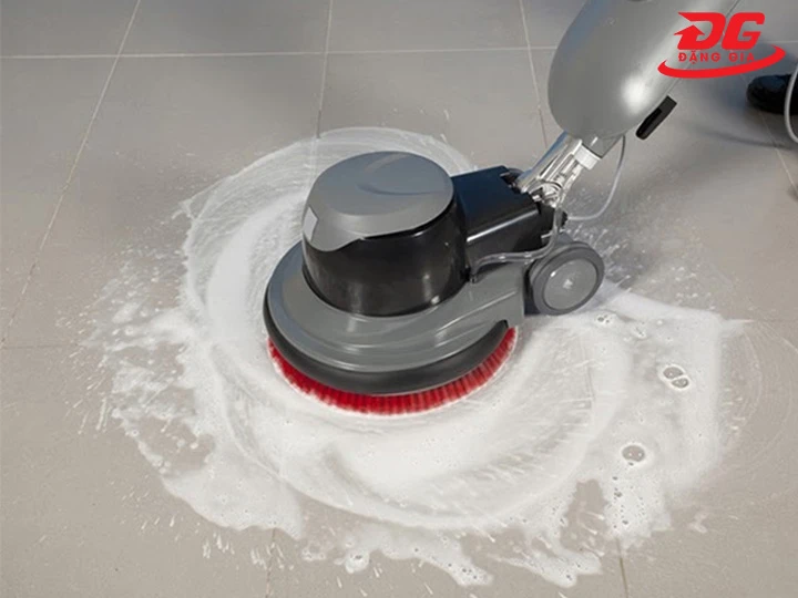 máy chà sàn hoạt động yếu